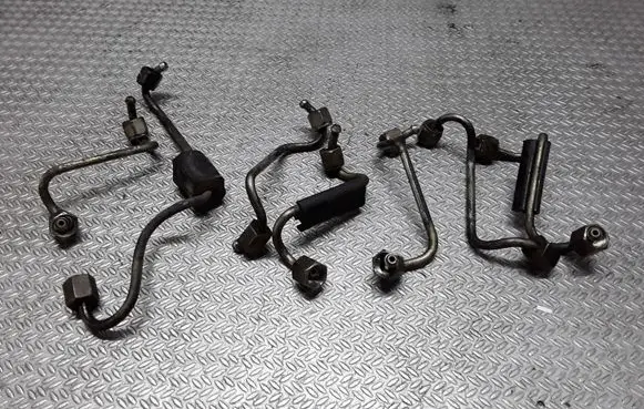 Fuel injector supply line/pipe
