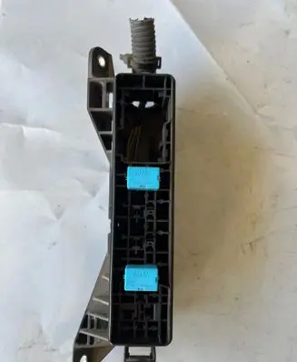Toyota Prius (NHW20) Relay mounting block 7107XA1 9098702027