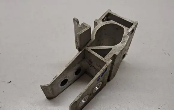 BMW 3 G20 G21 Radiator mount bracket 7422233