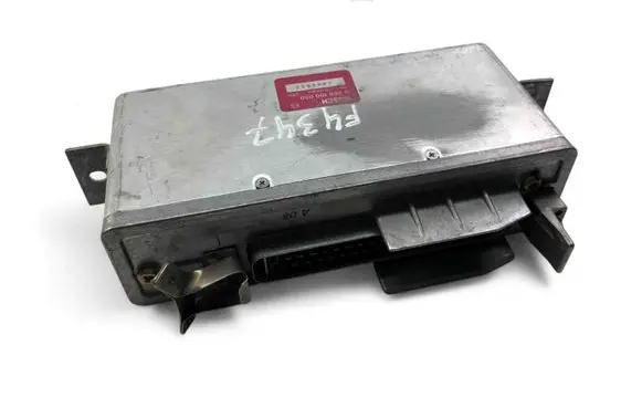 BMW 5 E28 Engine control unit/module 0265100020