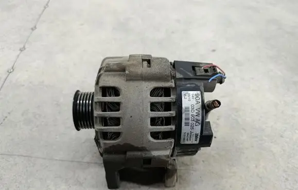 Skoda Fabia Mk2 (5J) Generator/alternator 03D903025J