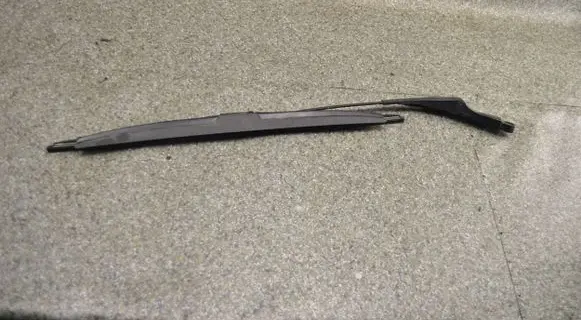 BMW 5 E34 Front wiper blade arm 188361