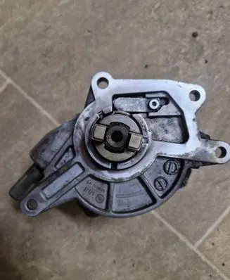 Jeep Grand Cherokee (WK) Vacuum pump