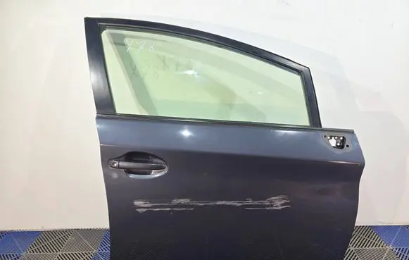 Toyota Prius (XW30) Front door 
