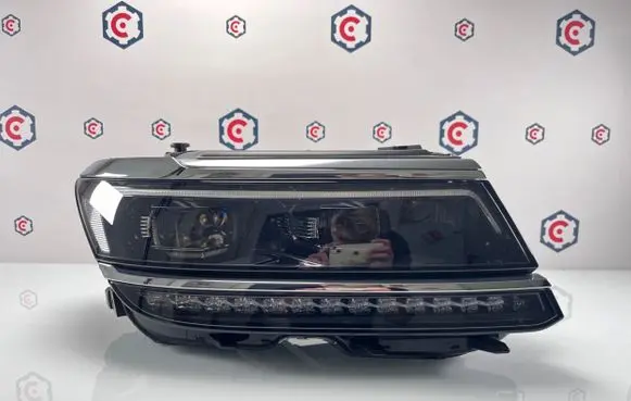 Volkswagen Tiguan Headlight/headlamp 5NB941082D