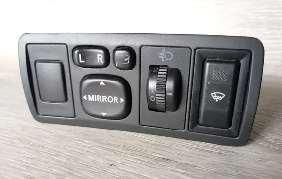 Toyota Avensis T250 Wing mirror switch 183575