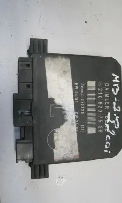 Mercedes-Benz E W210 Door control unit/module 2108207526