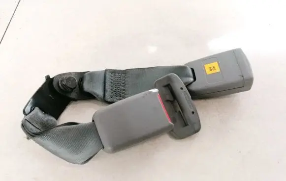 KIA Rio Rear seatbelt buckle