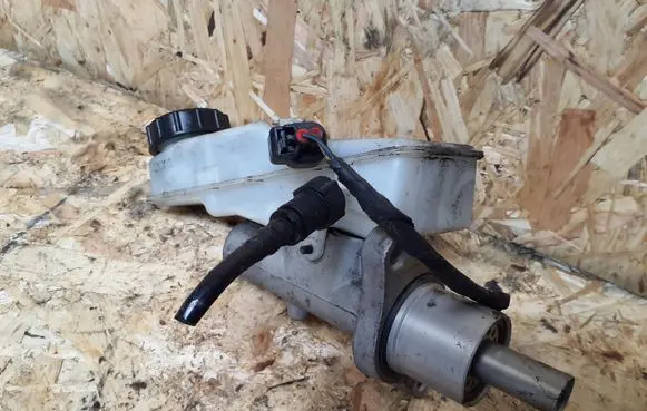 Master brake cylinder