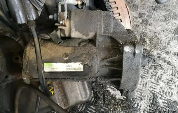 Peugeot 406 Starter motor d7r26 0398cgv