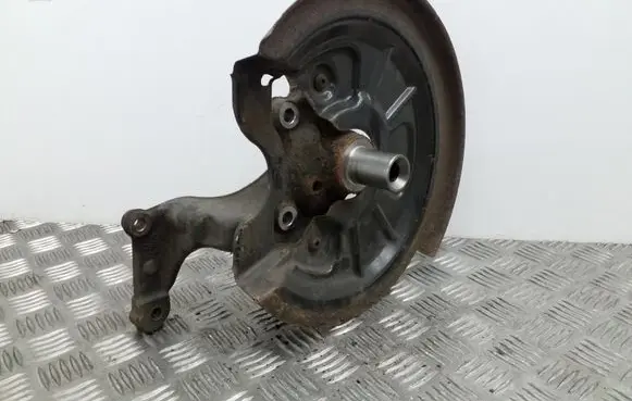 Volkswagen Golf VI Rear wheel hub