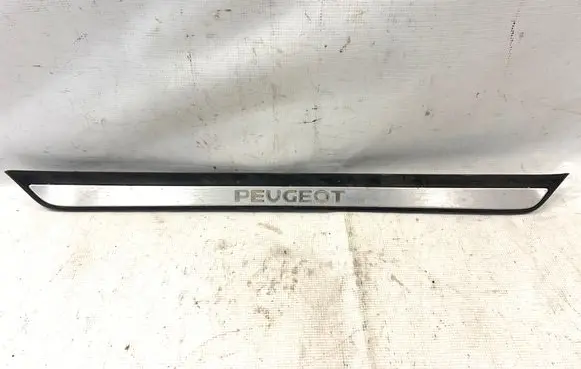 Front sill trim cover