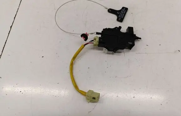 Fuel tank cap lock