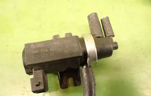 Volkswagen Transporter - Caravelle T4 Breather valve 1H0906627