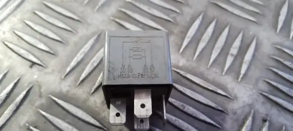 Volkswagen Golf IV Other relay 141951253B