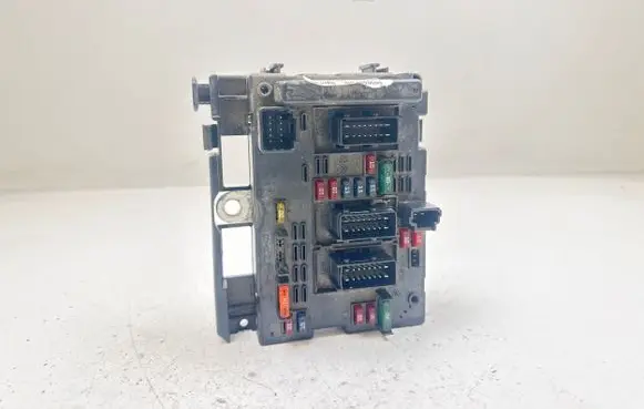 Peugeot 307 Fuse module 9650664180 BSMB2 33093552