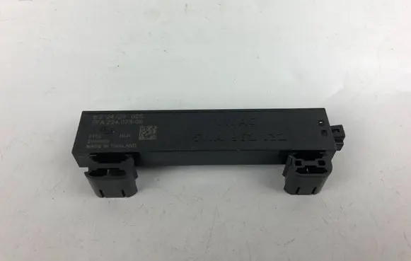 Volkswagen Golf VIII Keyless system antenna 5FA224075
