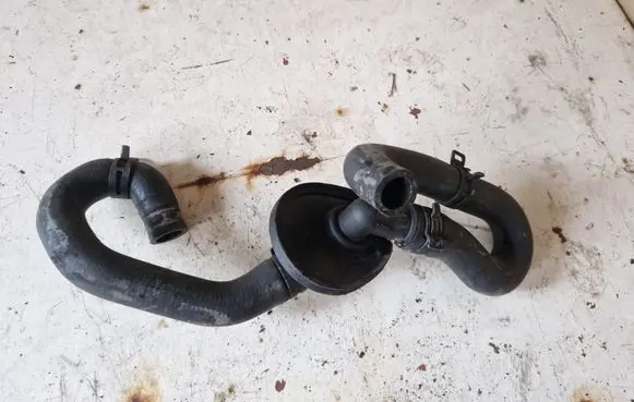 Mercedes-Benz E C207 W207 Engine coolant pipe/hose A2048301096 A2048300196