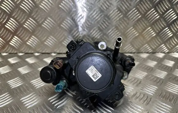 Citroen DS5 Fuel injection high pressure pump 9424A050A