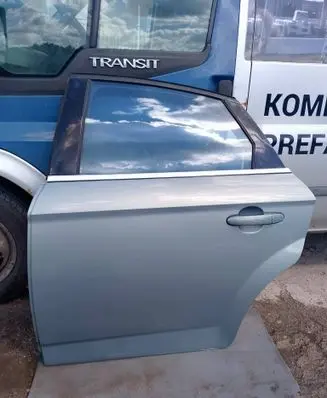 Ford Mondeo MK IV Rear door