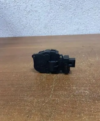 Mercedes-Benz E A207 Intake manifold valve actuator/motor 19052010 K9749005