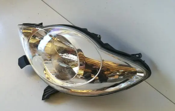Peugeot 107 Headlight/headlamp 811500H030