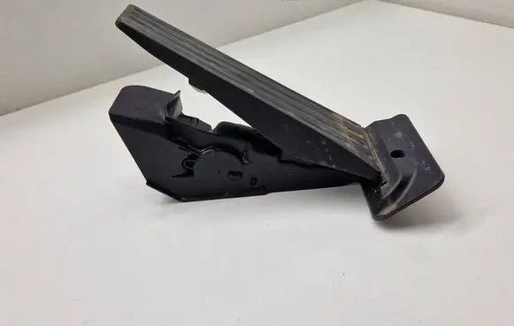 BMW 2 Active Tourer U06 Accelerator throttle pedal 6889818