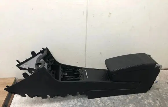 Volkswagen PASSAT CC Center console