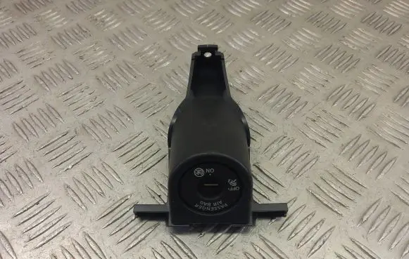 Nissan Navara D23 Passenger airbag on/off switch 681U84KJ0A
