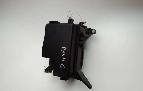 Toyota RAV 4 (XA40) Fuse box set 8266242331