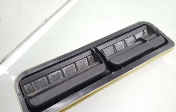 Mercedes-Benz E A207 Quarter panel pressure vent A2128300242