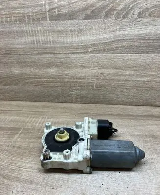 BMW 7 E65 E66 Rear door window regulator motor 676283820021 105964101