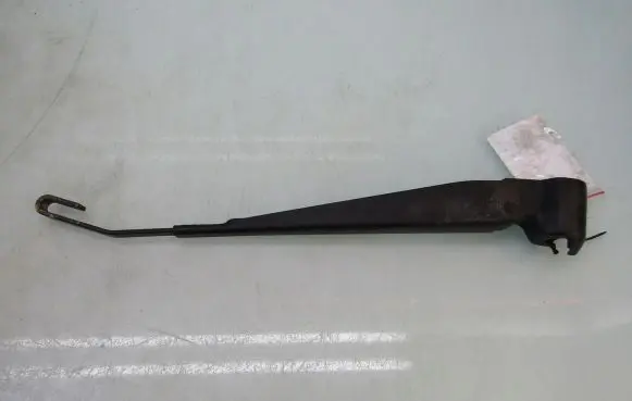 Volkswagen PASSAT B4 Front wiper blade arm