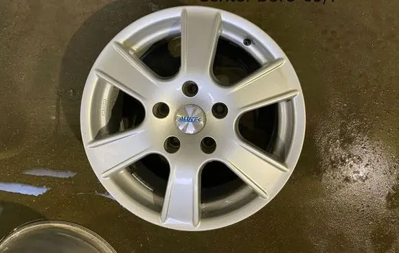 Volkswagen Touareg I R17 alloy rim 