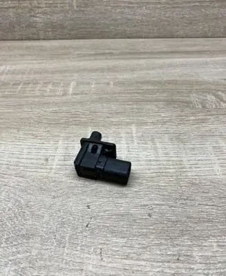 BMW 5 E39 Bonnet alarm switch sensor 8352229