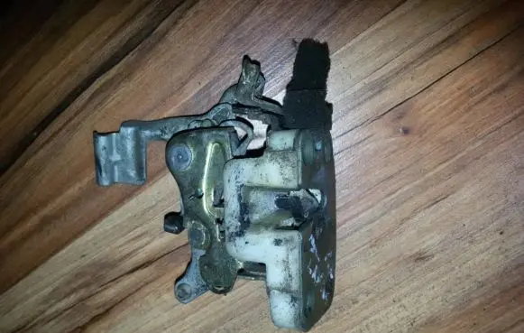 Mitsubishi Lancer Front door lock