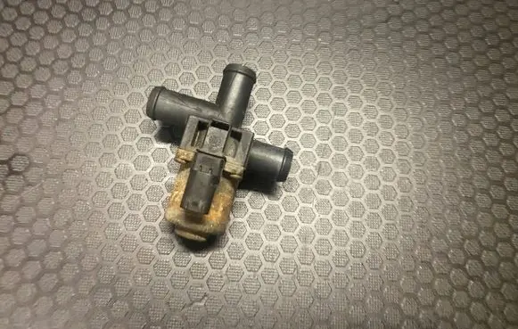 Mercedes-Benz E W211 Webasto circulation pump for autonomous heater A0005062864 1147412163 67748B011