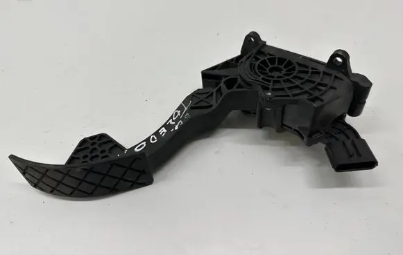 Seat Toledo IV (NH) Accelerator throttle pedal 6R1721503H
