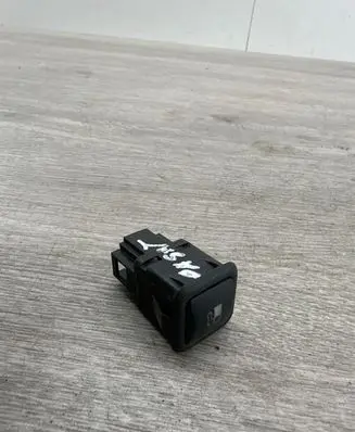 Volkswagen PASSAT B5 Fuel tank opening switch 03000313