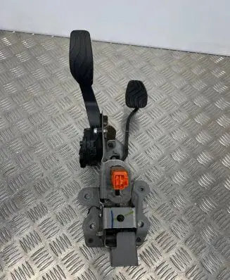 Nissan Qashqai Pedal assembly 180024BA0B 06072018 6PV00997815