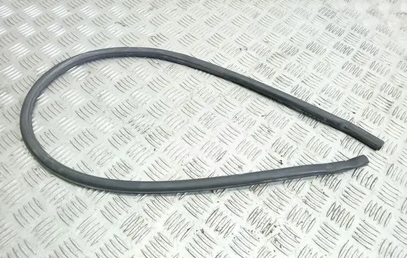 Toyota Avensis T270 Engine compartment rubber 