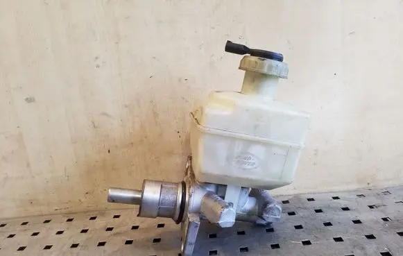 Land Rover Discovery 3 - LR3 Master brake cylinder 74471269C