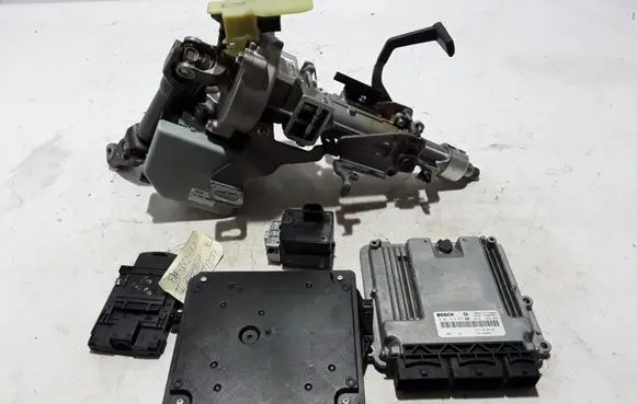 Renault Megane III Engine ECU kit and lock set 