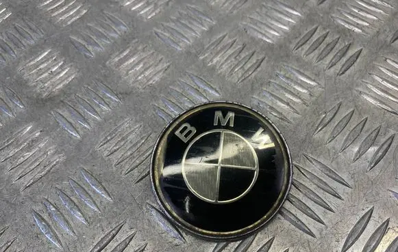 BMW 3 E90 E91 Manufacturer badge logo/emblem 51148132375