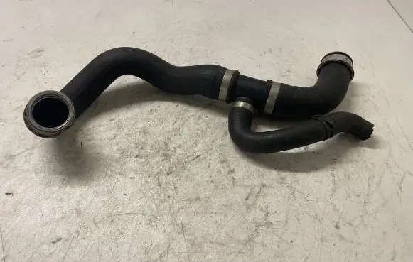 Mercedes-Benz CLS C218 X218 Engine coolant pipe/hose A2115014682