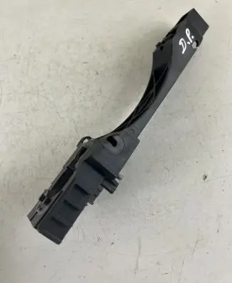 Nissan Navara D40 Front door exterior handle/bracket 80610EB300