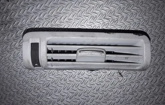 Rear air vent grill