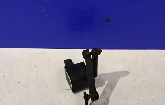 Mercedes-Benz E W211 Air suspension front height level sensor A0105427717