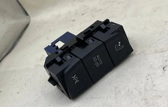 Citroen DS3 Rear glass lock/latch C622 96663330ZD02