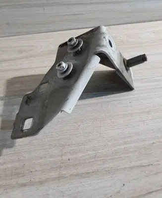 Headlight/headlamp mounting bracket
